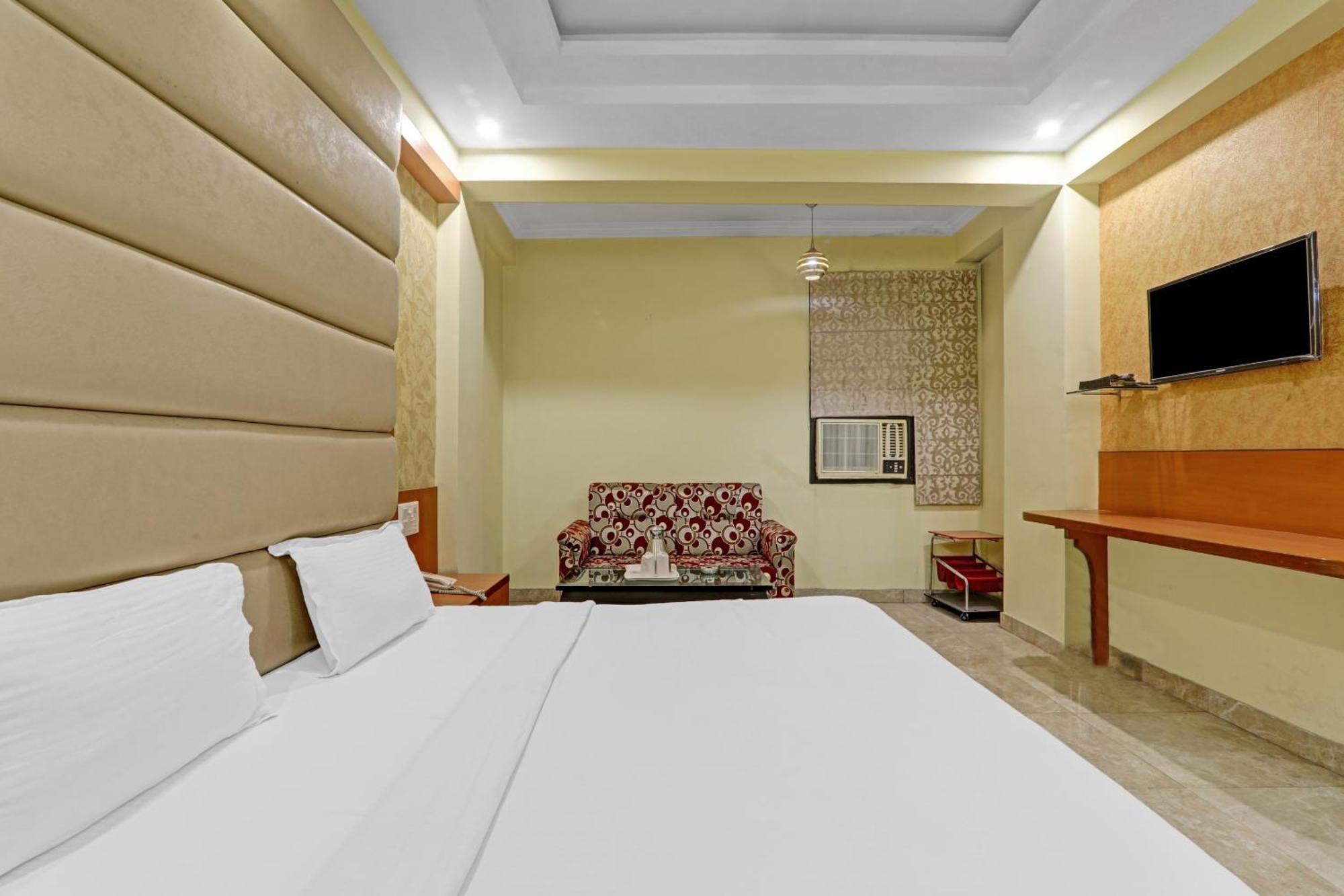 Super Capital O Townhouse Govinda Royal Hotel Kanpur Eksteriør billede