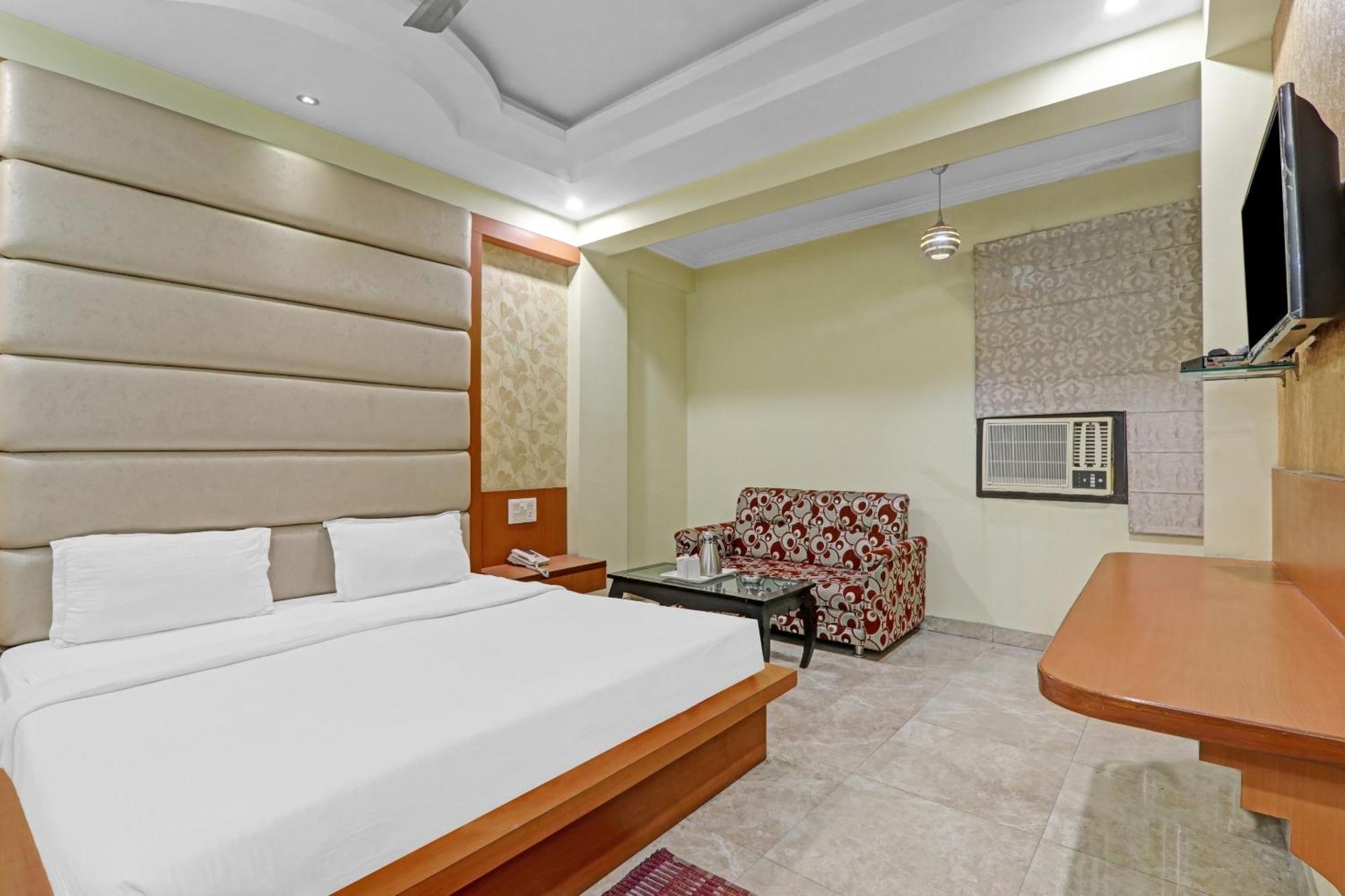Super Capital O Townhouse Govinda Royal Hotel Kanpur Eksteriør billede