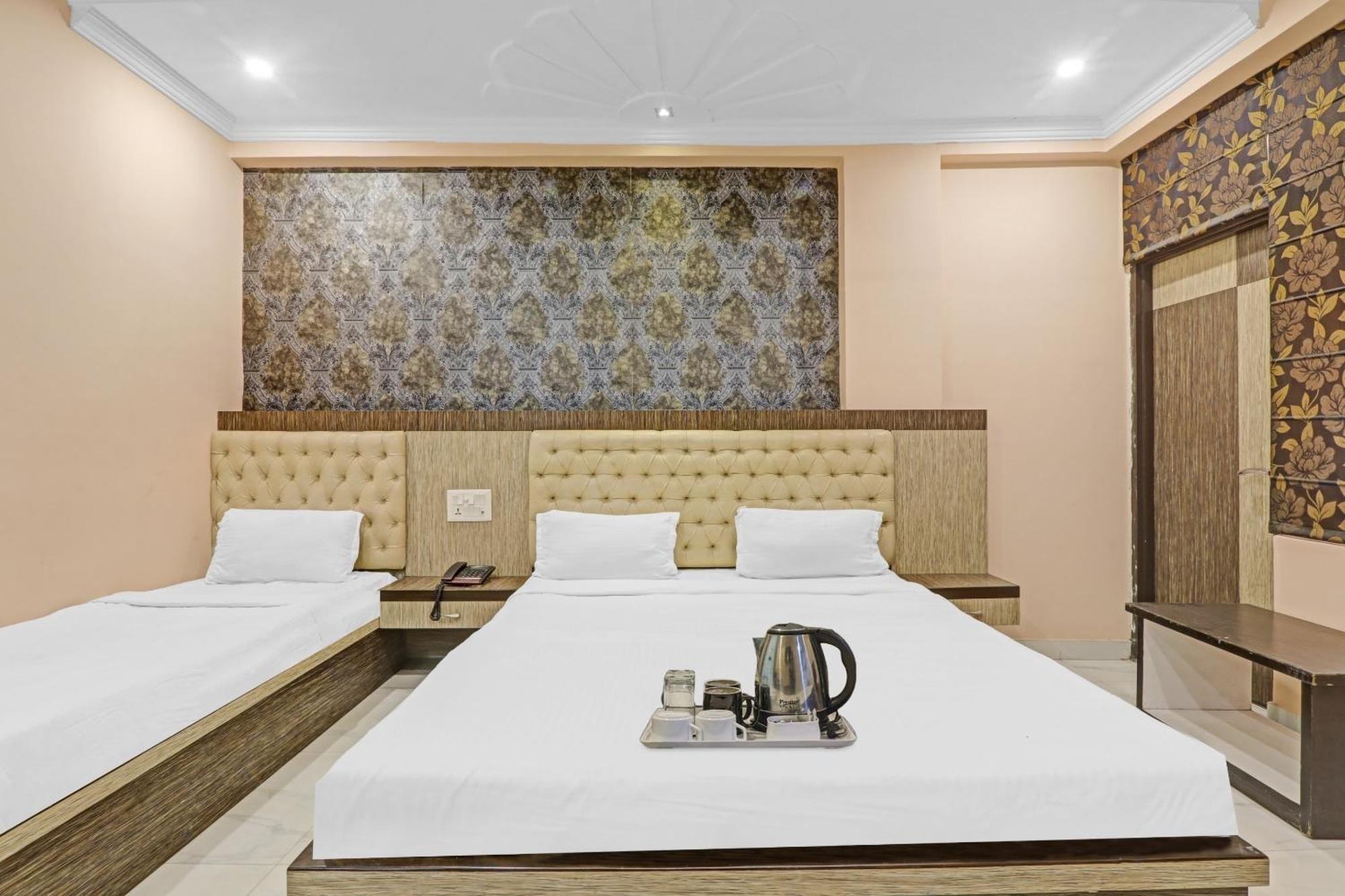 Super Capital O Townhouse Govinda Royal Hotel Kanpur Eksteriør billede