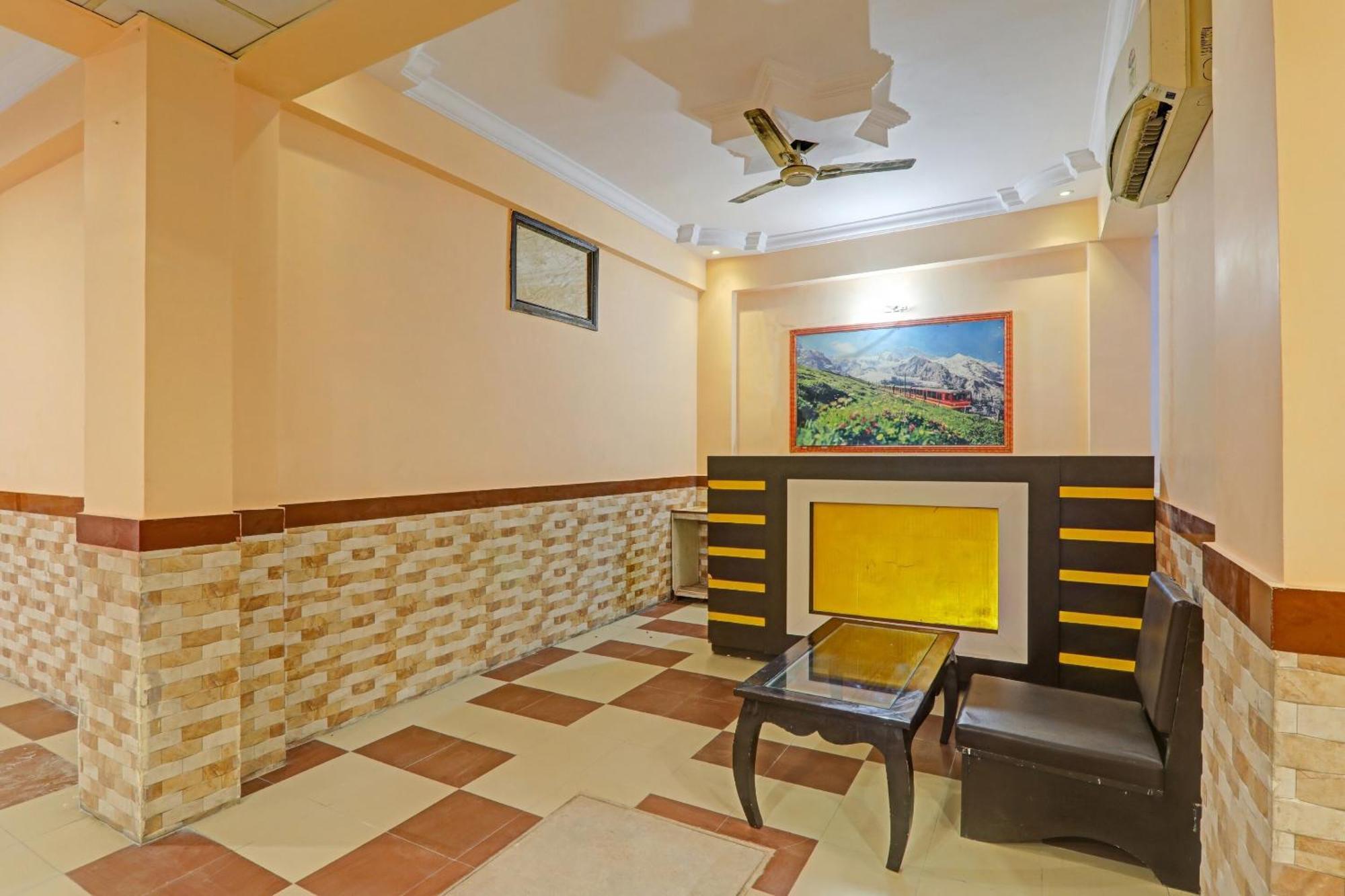 Super Capital O Townhouse Govinda Royal Hotel Kanpur Eksteriør billede