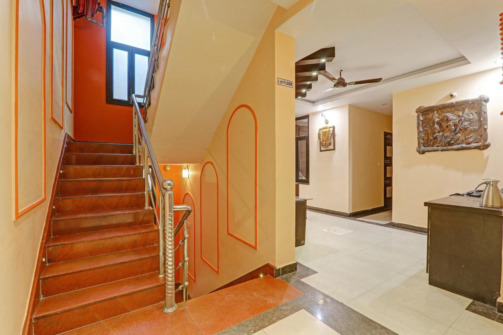 Super Capital O Townhouse Govinda Royal Hotel Kanpur Eksteriør billede