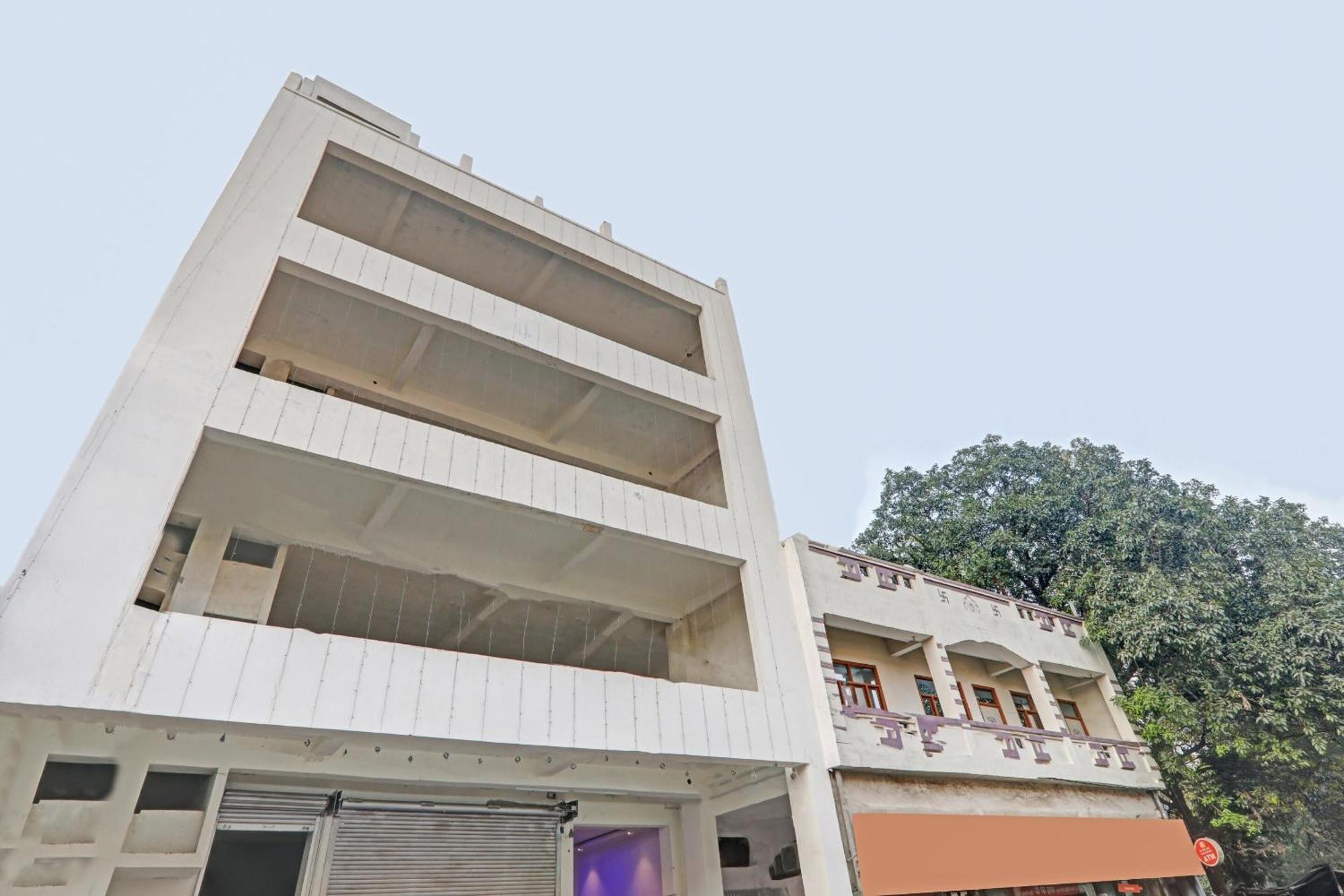 Super Capital O Townhouse Govinda Royal Hotel Kanpur Eksteriør billede