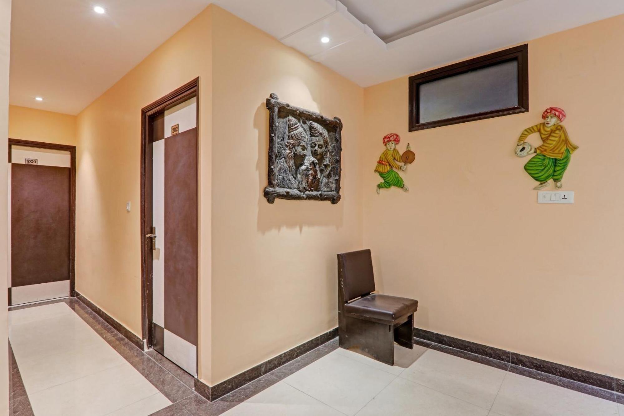 Super Capital O Townhouse Govinda Royal Hotel Kanpur Eksteriør billede