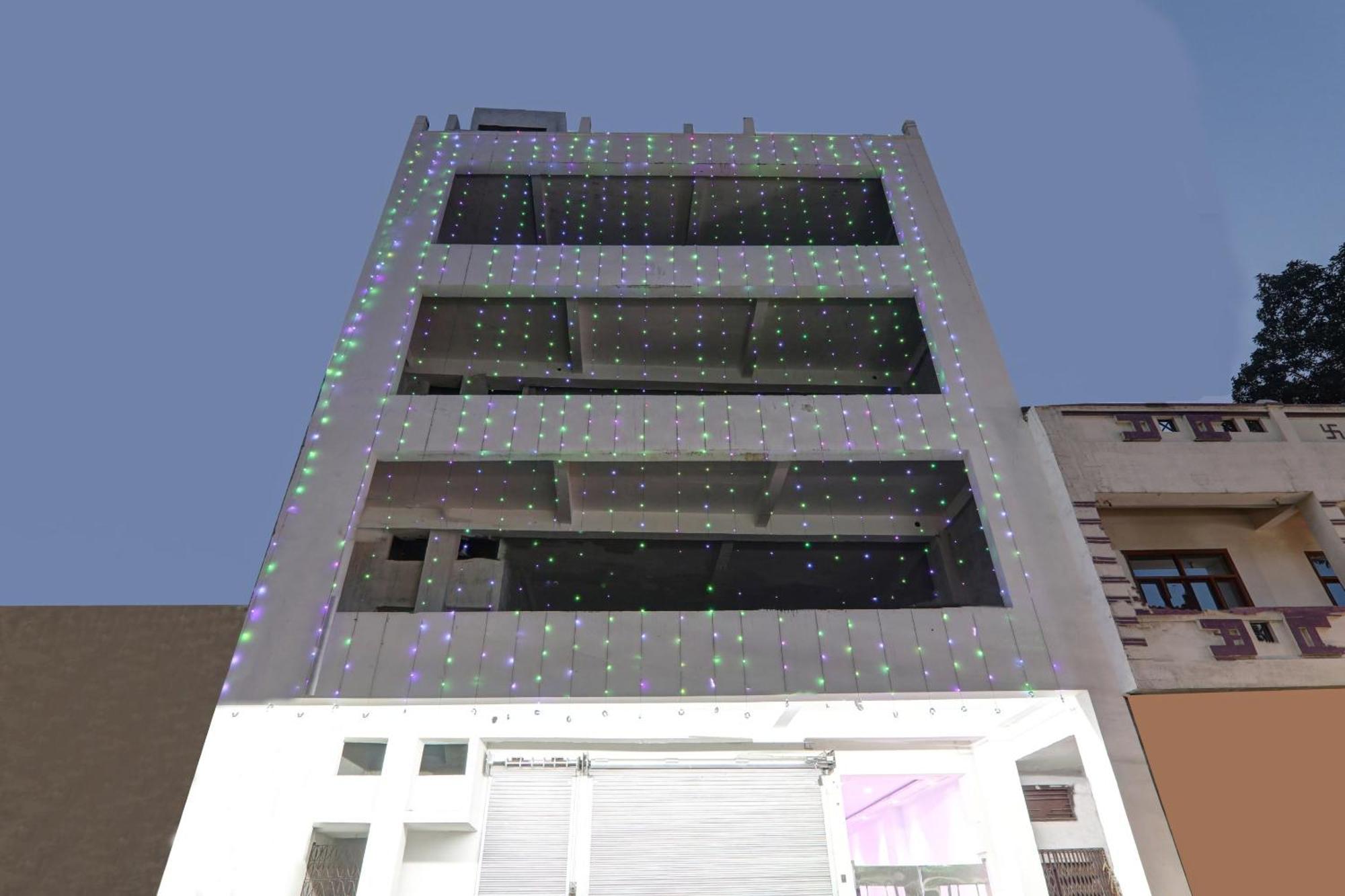 Super Capital O Townhouse Govinda Royal Hotel Kanpur Eksteriør billede