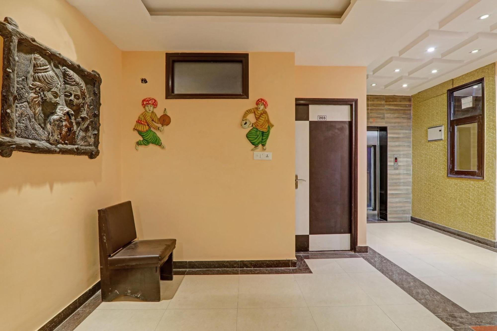 Super Capital O Townhouse Govinda Royal Hotel Kanpur Eksteriør billede