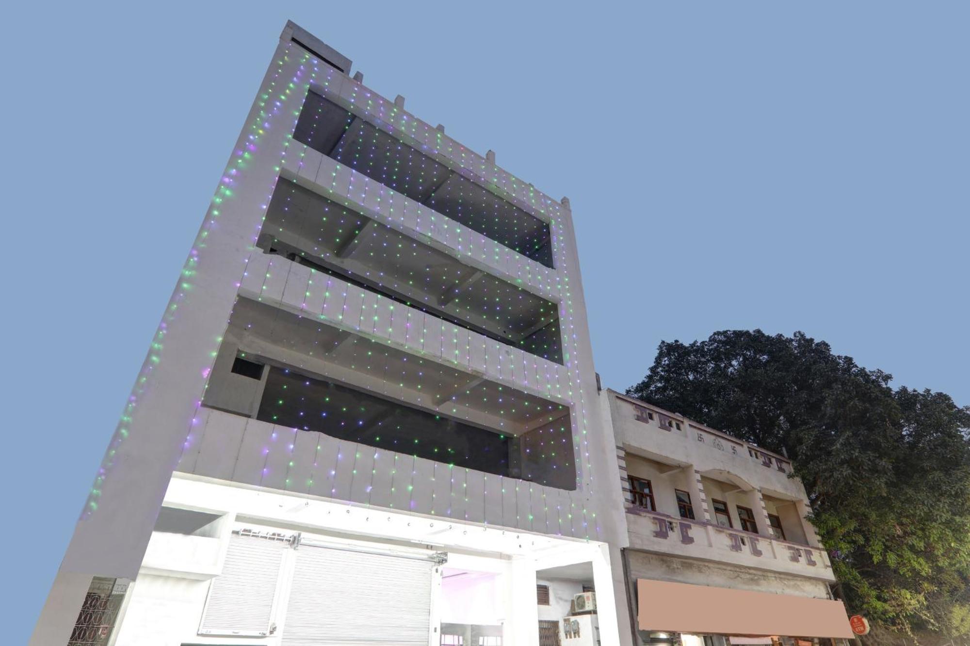 Super Capital O Townhouse Govinda Royal Hotel Kanpur Eksteriør billede