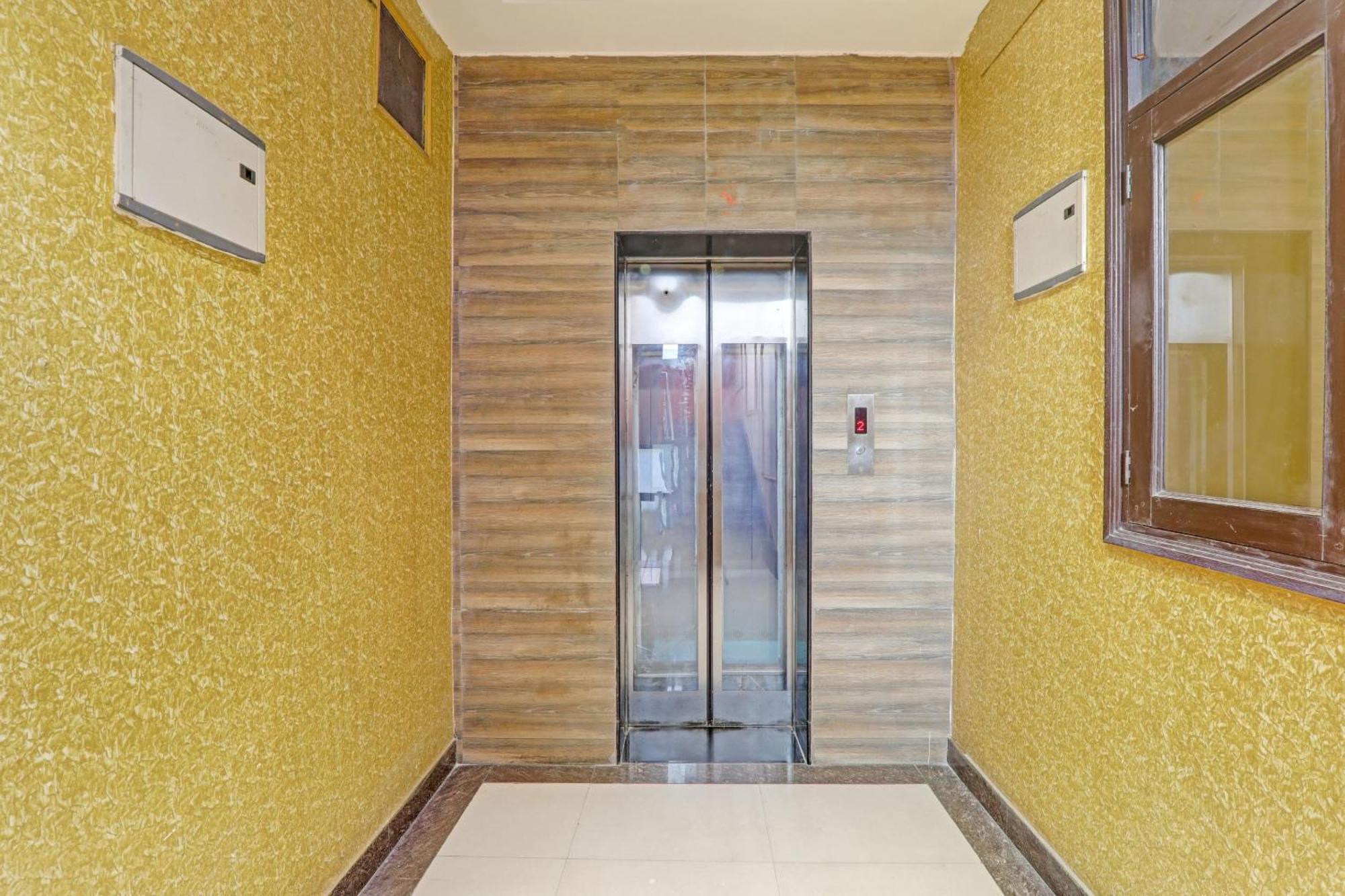 Super Capital O Townhouse Govinda Royal Hotel Kanpur Eksteriør billede
