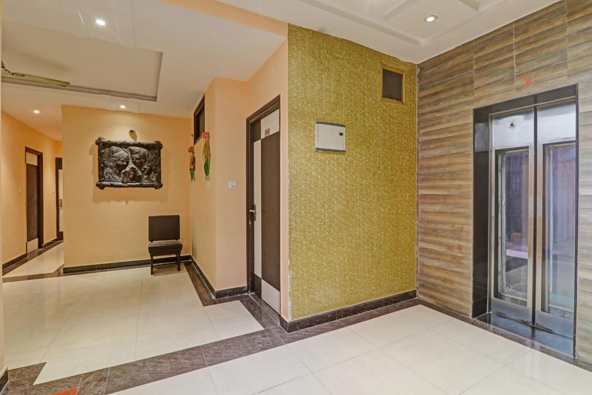 Super Capital O Townhouse Govinda Royal Hotel Kanpur Eksteriør billede