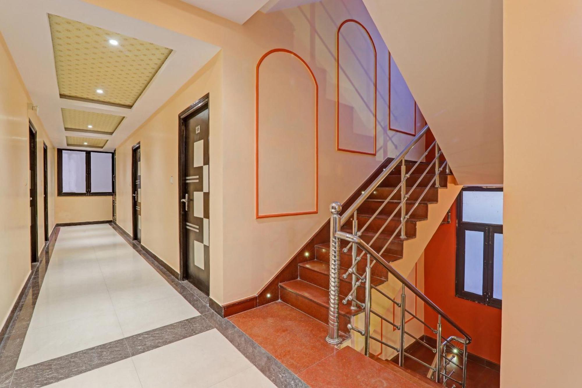 Super Capital O Townhouse Govinda Royal Hotel Kanpur Eksteriør billede