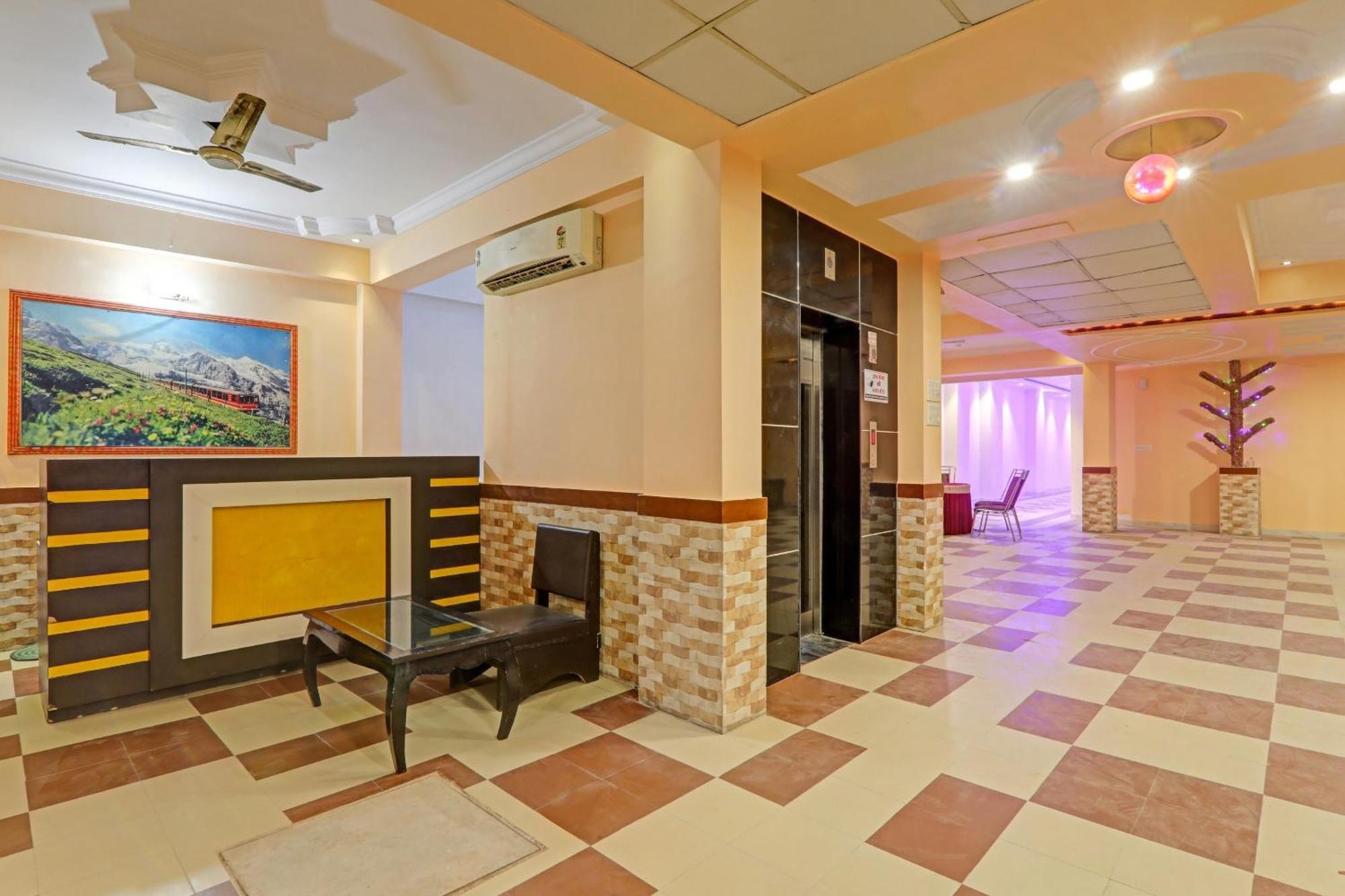 Super Capital O Townhouse Govinda Royal Hotel Kanpur Eksteriør billede