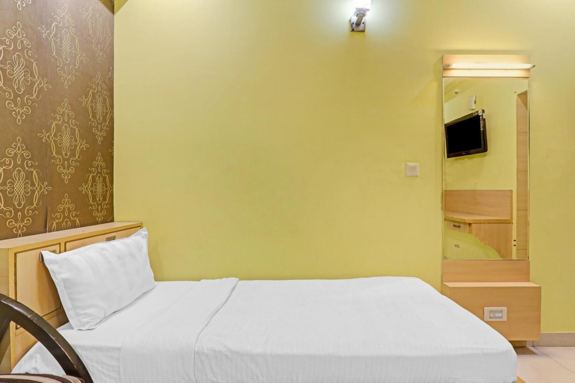 Super Capital O Townhouse Govinda Royal Hotel Kanpur Eksteriør billede