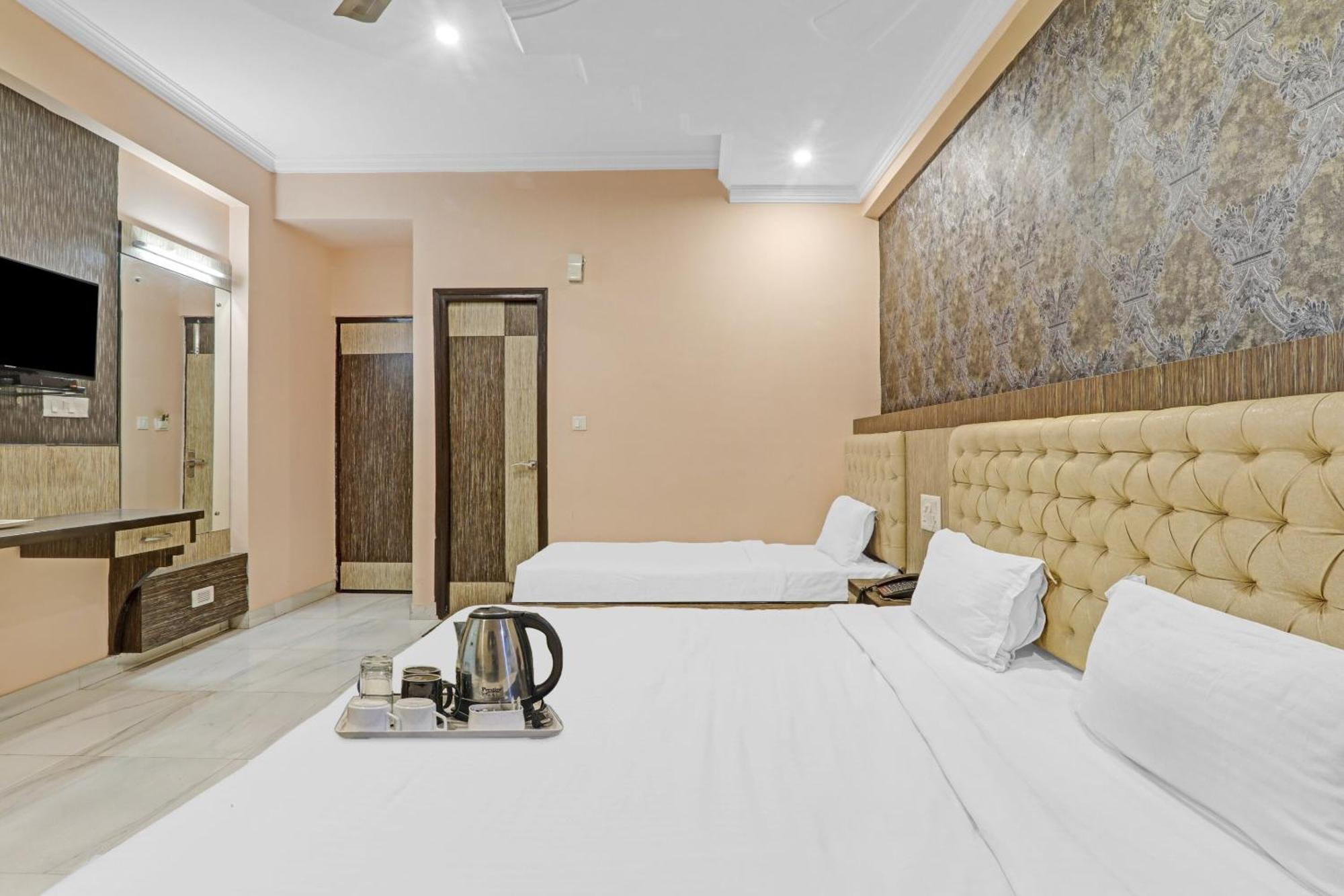 Super Capital O Townhouse Govinda Royal Hotel Kanpur Eksteriør billede